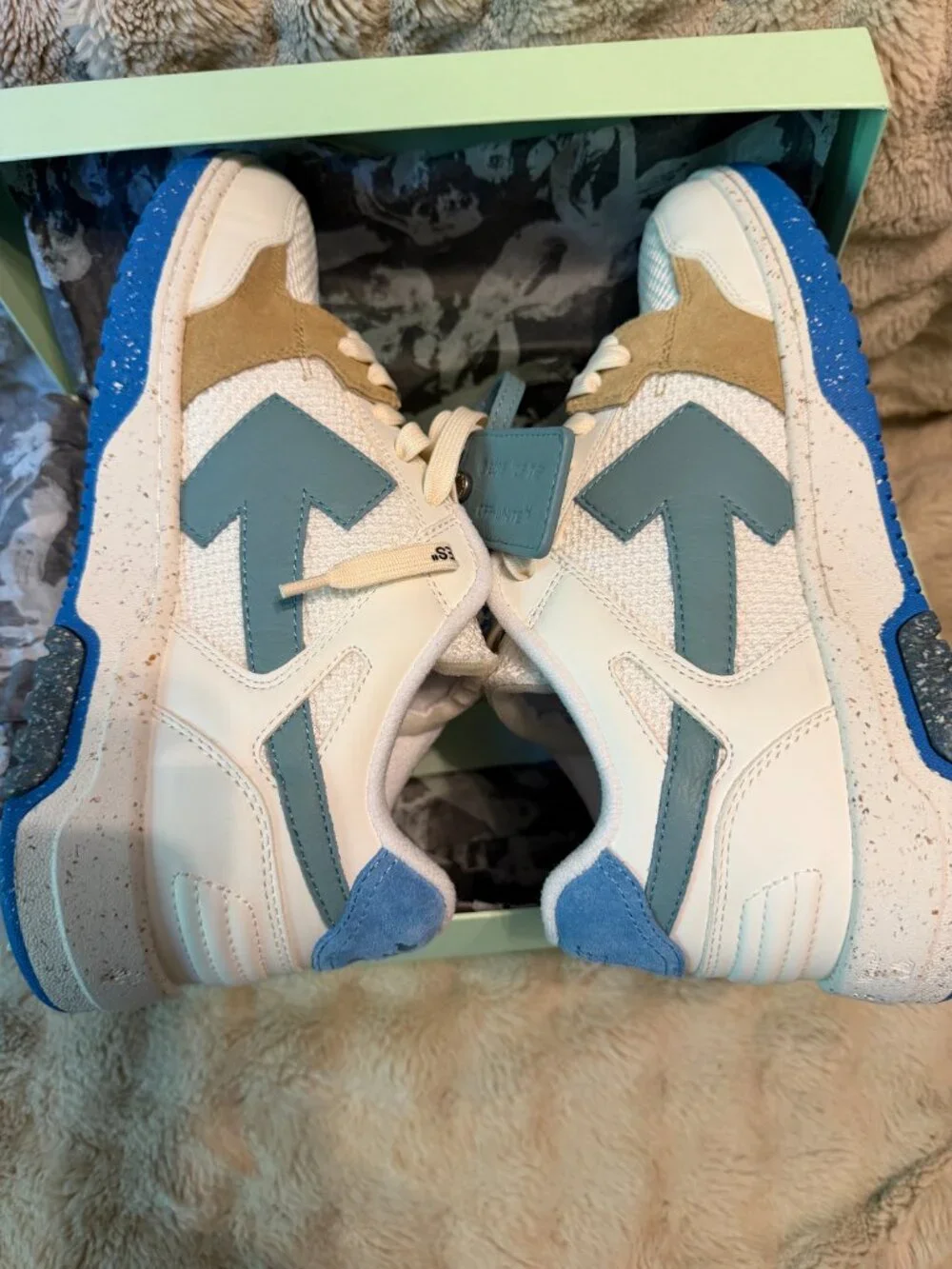 NIB Mens Off White Limited Edition Sneakers White Tan Blue Size 44